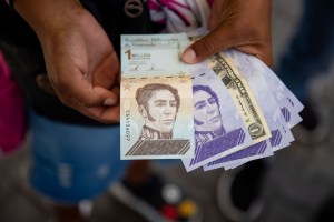 El bolívar perdió 9,4% de su valor frente al dólar en agosto
