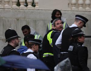 Policía de Londres arrestó a más de 50 personas por alteraciones públicas durante coronación de Carlos III