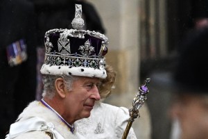 ¿Mal augurio? Eclipse y mercurio retrogrado en la coronación: lo que presagian los astros para el reinado de Carlos III