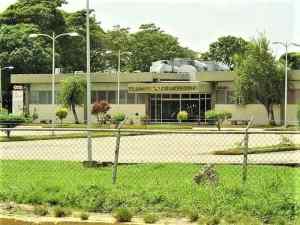 A oscuras trabajan en el Hospital de Sabaneta de Barinas, porque no hay gasoil para la planta eléctrica