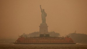 El cielo de Nueva York se oscurece y esta es la razón: Noreste de EEUU se mantiene alerta