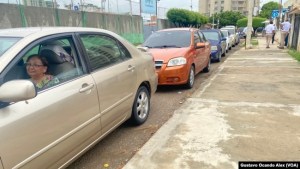 Suman tres días sin gasolina en estaciones de servicio de Guasdualito y resuelven con combustible de Colombia