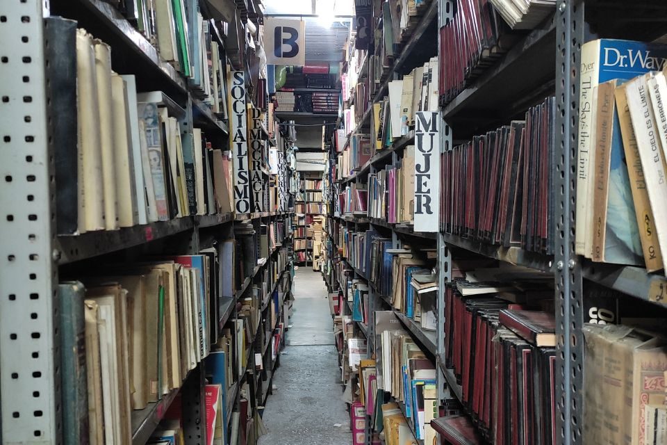 La silenciosa lucha de las librerías en Venezuela
