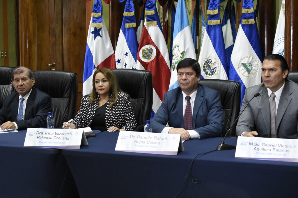 Autoridad electoral de Guatemala oficializó avance de Sandra Torres y Bernardo Arévalo a la segunda vuelta