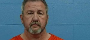 Cometió los crímenes desde la iglesia: Pastor de Texas ocultaba miles de imágenes de pornografía infantil y bestialismo