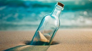 Mujer de Míchigan consiguió en el Caribe una botella con un mensaje que viajó por 10 años desde Massachusetts