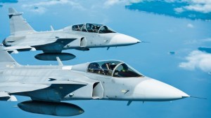 Aumenta tensión entre EEUU, Irán y Rusia: el país norteamericano enviará varios F-16 a zona estratégica