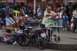 La reinserción laboral de adultos mayores, una opción convertida en necesidad en Venezuela