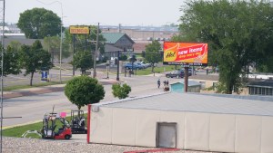 “Vi a la policía caer”: El pánico cundió en ciudad de Dakota del Norte por fuerte tiroteo que dejó dos muertos