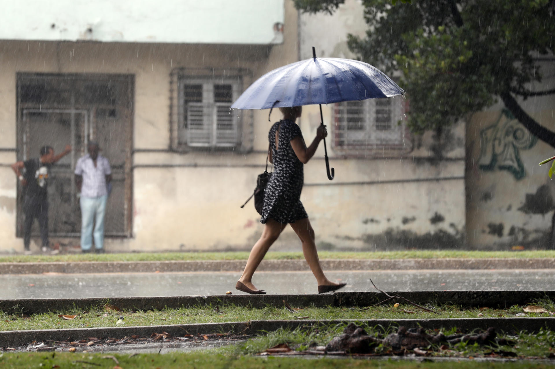 Idalia, ya convertida en huracán, deja intensas lluvias, inundaciones y apagones en Cuba