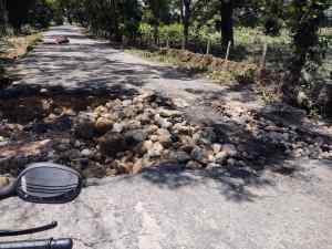 Alcantarilla socavada por el río Doradas pone en riesgo la conexión vial entre Táchira y Barinas