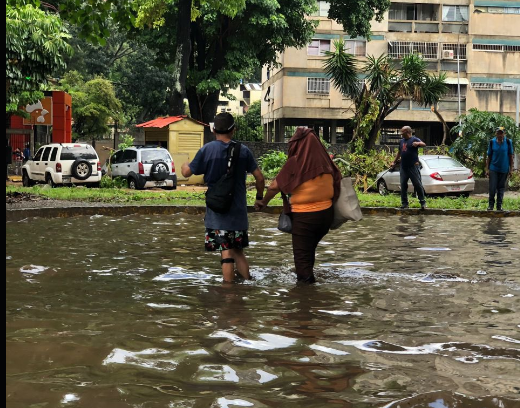 IMÁGENES: Torrencial lluvia en Caracas dejó afectadas varias zonas de El Paraíso este #25Ago