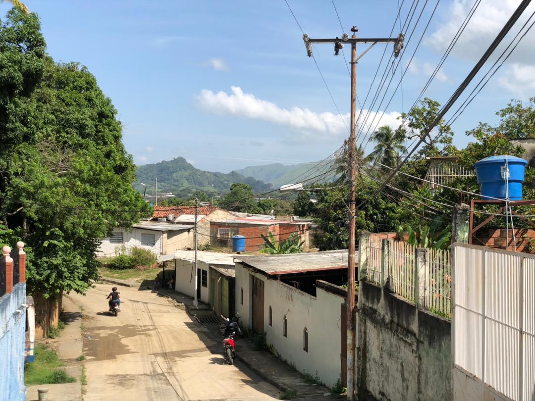 Con apagones y sin internet: así pasan los días vecinos de Ricardo Montilla en Guárico