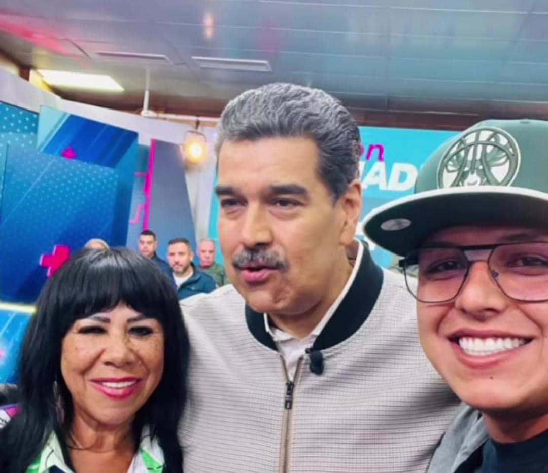 ¿Buscando el enchufe? Esto fue lo que respondió el tiktoker que se hizo viral por su abrazo con Maduro (Video)