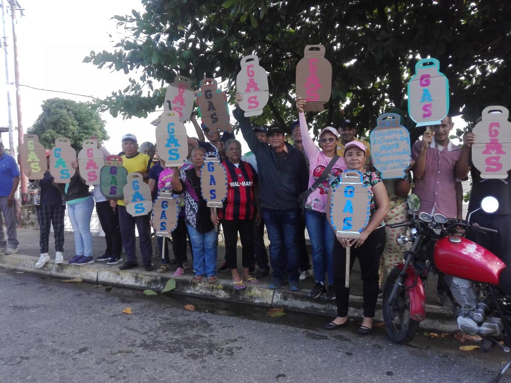 Protestaron vecinos del Barrio Altamira de Barinas porque desde hace dos años esperan por sus bombonas de gas