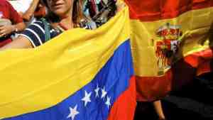 Venezolanos representan el quinto grupo migratorio con más solicitudes de regulación por arraigo en España