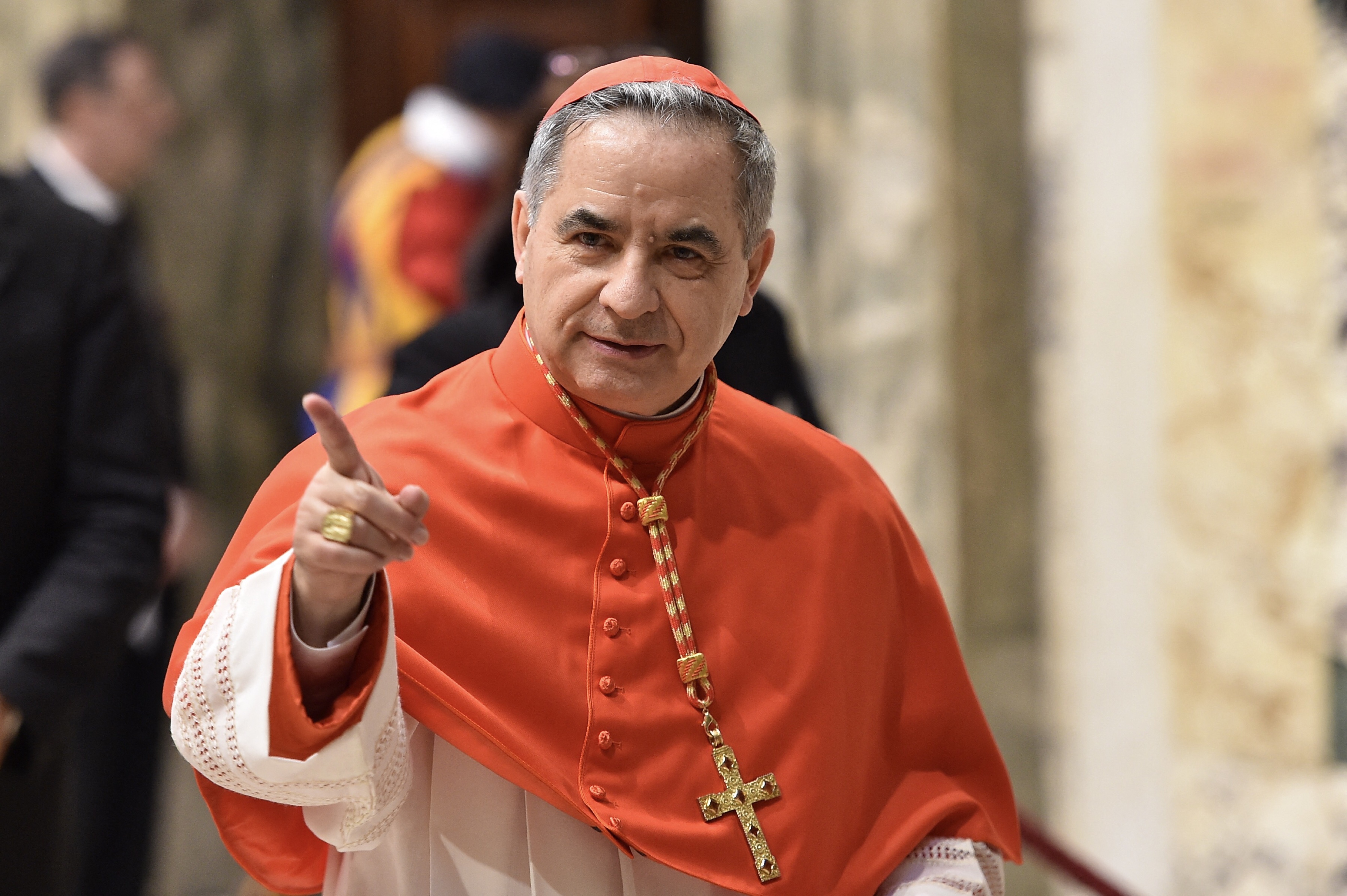 Vaticano pidió devolución de 700 millones de euros malversados en un caso que involucra a poderoso cardenal