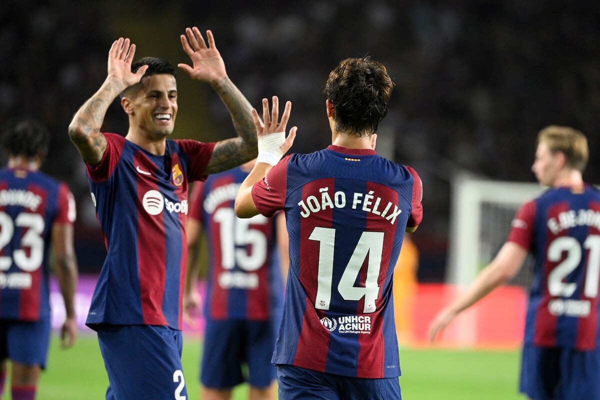 El Barcelona se dio un festín frente al Betis con el debut goleador de los dos Joao