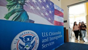 Las oficinas de inmigración en el exterior que son claves para entrar en EEUU con parole humanitario