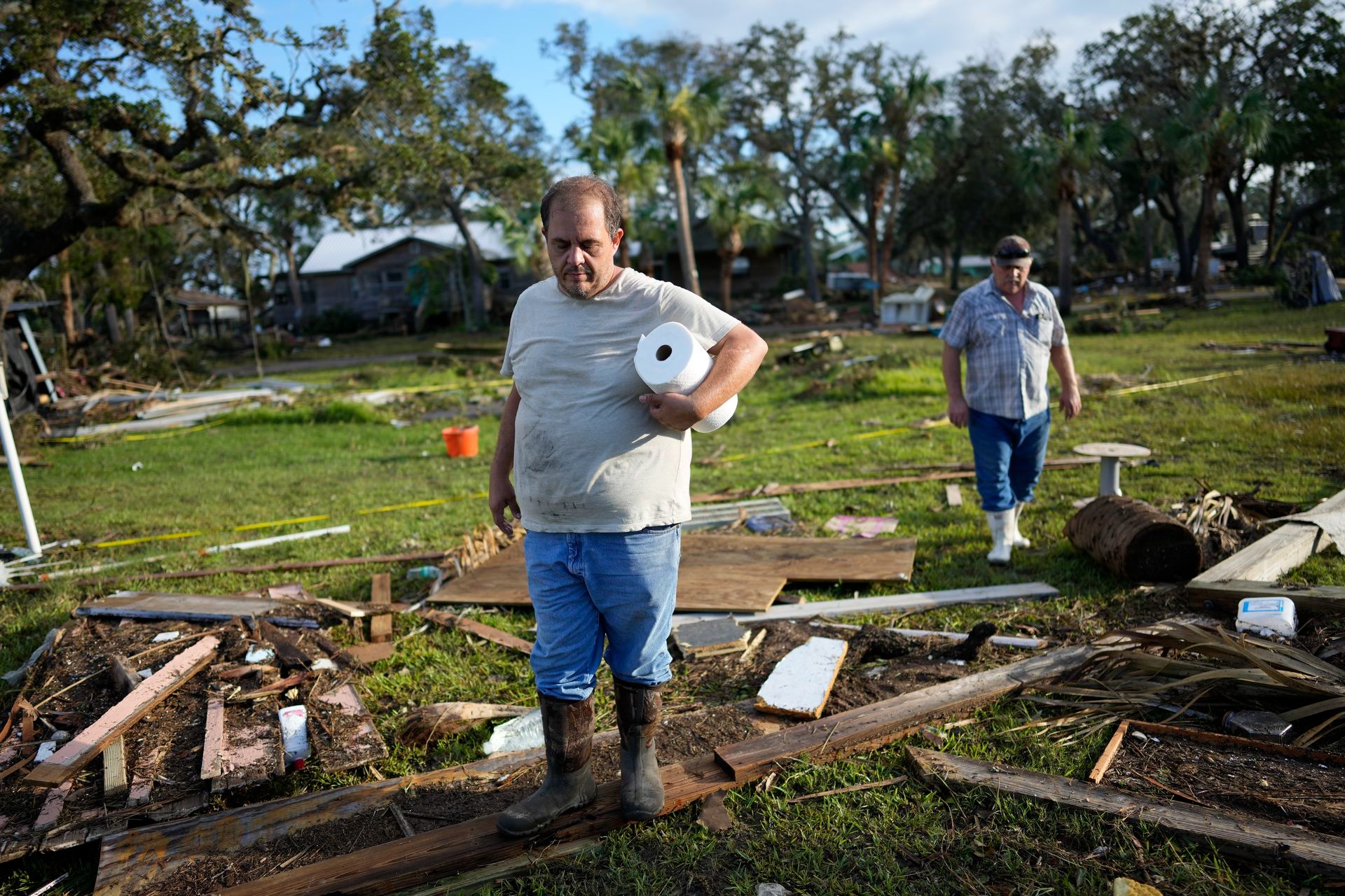 Residentes regresan a pueblos arrasados por Idalia: Esta es la magnitud de su destrucción en EEUU