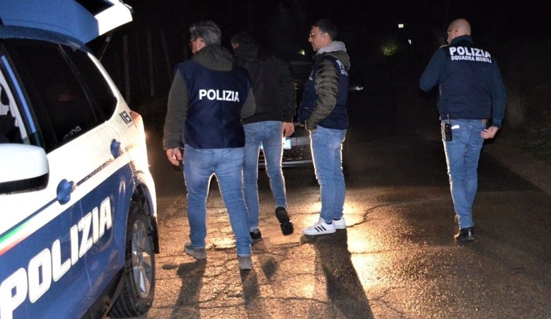 Arrestan a nueve jóvenes, siete de ellos menores, por violación de dos niñas en el sur de Italia