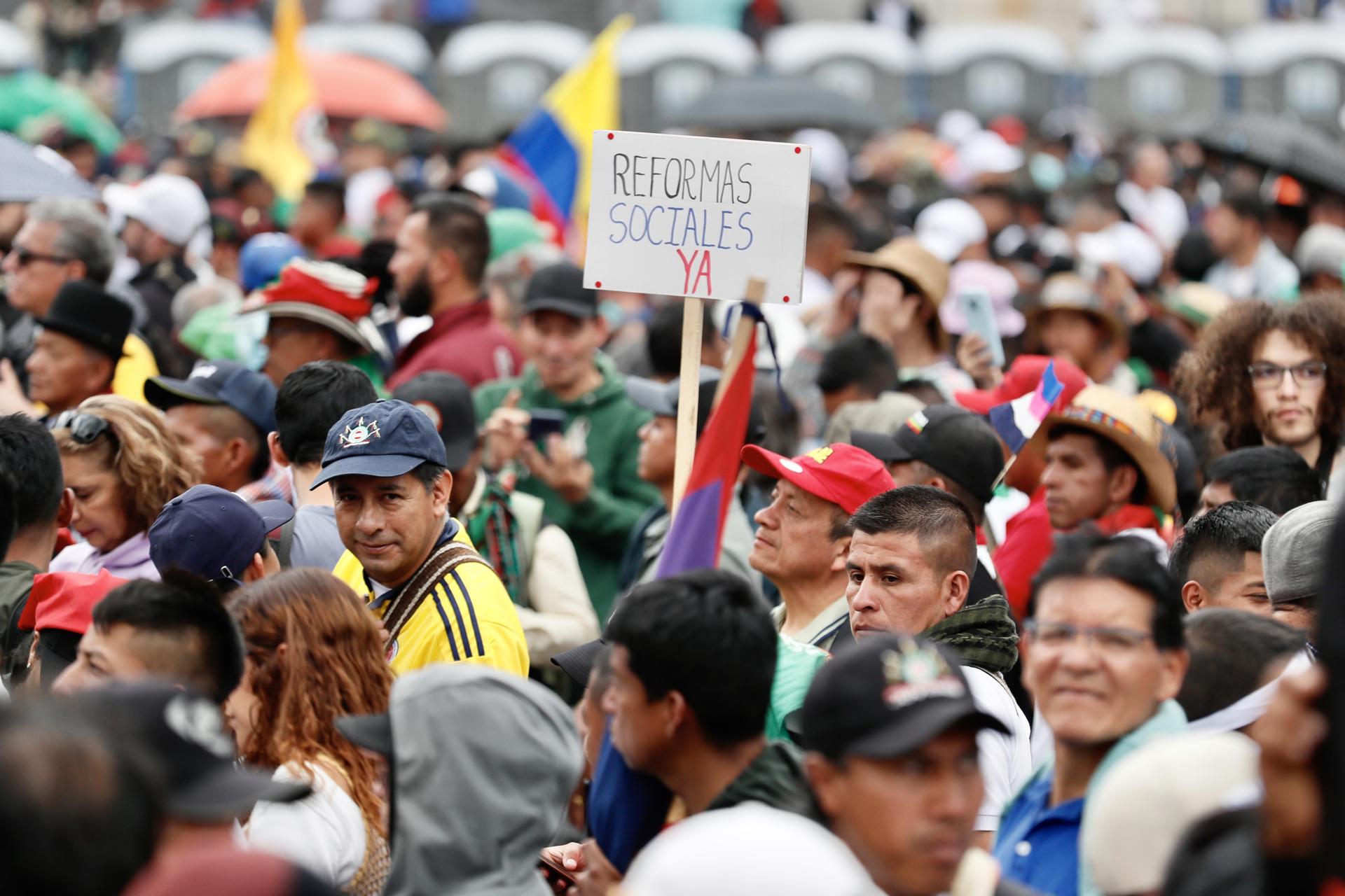 Petro prometió una reforma de los servicios públicos durante un mitin político en Bogotá