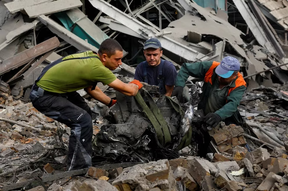 Bombardeos masivos de Rusia golpean Ucrania: reportan varios muertos y heridos