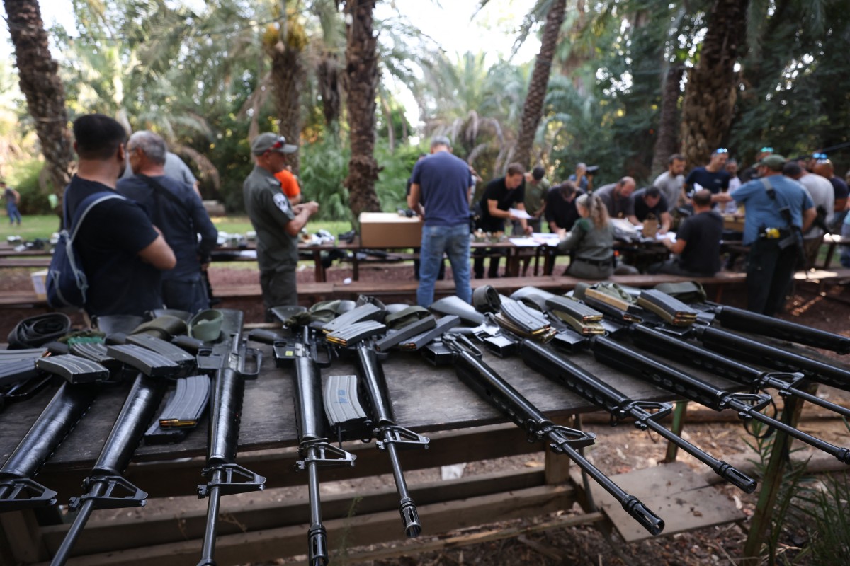 Policía de Israel anunció que dará armas a más civiles para defender las ciudades