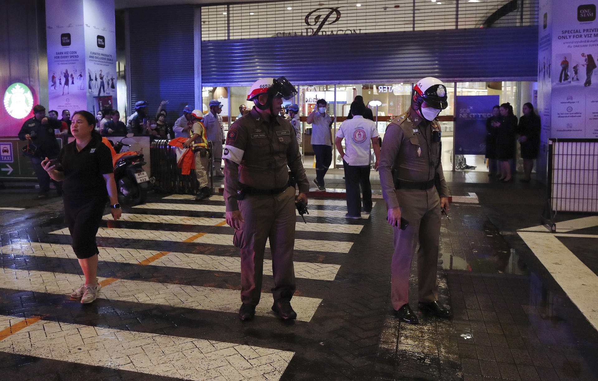 Detienen a tres personas más en conexión con el tiroteo del centro comercial de Bangkok