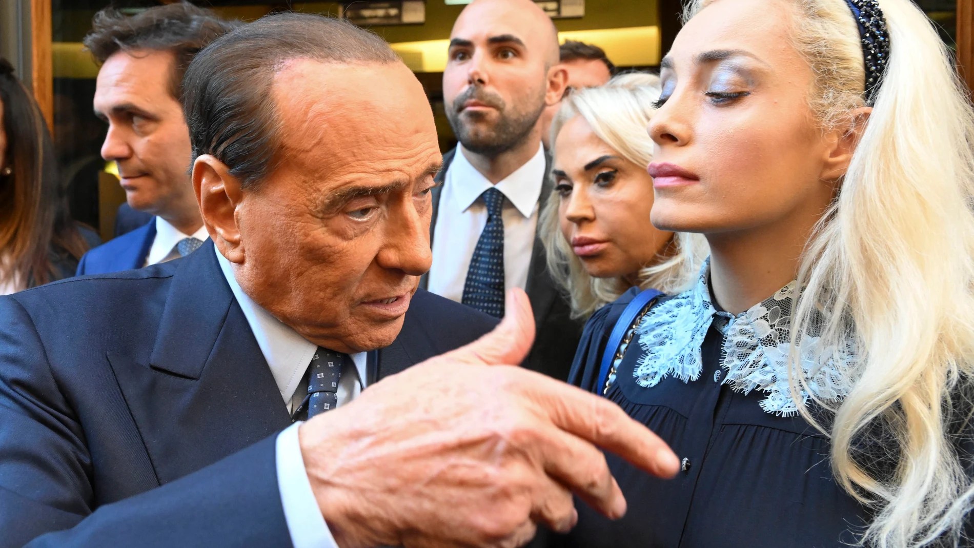 Los hijos de Berlusconi, desesperados porque su padre coleccionaba arte sin tener ni idea