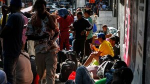 Crisis migratoria aumenta residencias ilegales: 25 personas fueron encontradas hacinadas en una casa en Nueva York