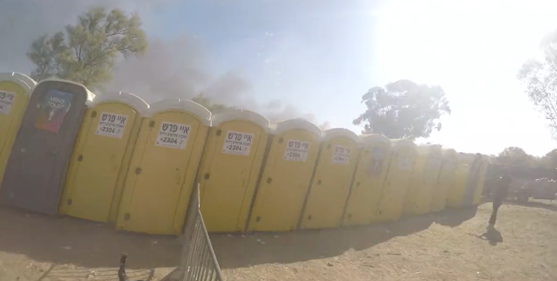 Terroristas de Hamás se filmaron acribillando a personas que se escondían en baños durante festival en Israel (VIDEO SENSIBLE)