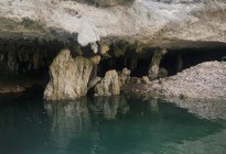 Las ruinas de un pueblo y una cueva submarina emergieron de la profundidad de un lago en Texas