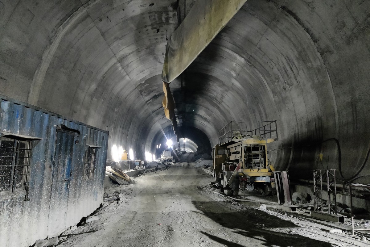 Rescatistas necesitarán dos días más para evacuar a obreros de un túnel en India