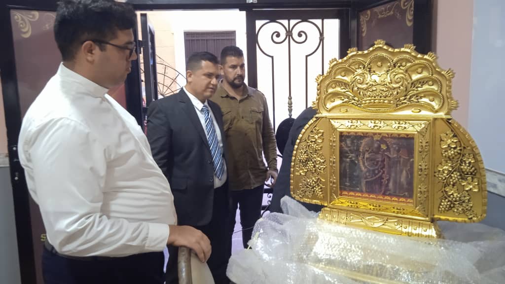 Alcalde de Cruz Paredes de Barinas recibió en Maracaibo una réplica de la Virgen de La Chinita