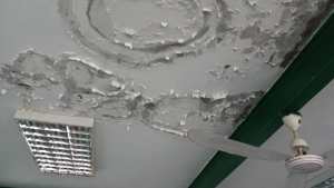Lluvias en Barinas han originado filtraciones en el techo del Liceo Raimundo Andueza Palacios