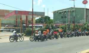 En medio de la crisis, jóvenes motorizados en Barinas se unieron para informar ante escasez de gasolina