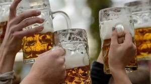 ¡A su salud! Bebieron más de 1.200 cervezas en menos de tres horas… sin emborracharse
