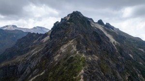 Tragedia en Ecuador: turista fue de excursión a un volcán, un rayo lo impactó y murió