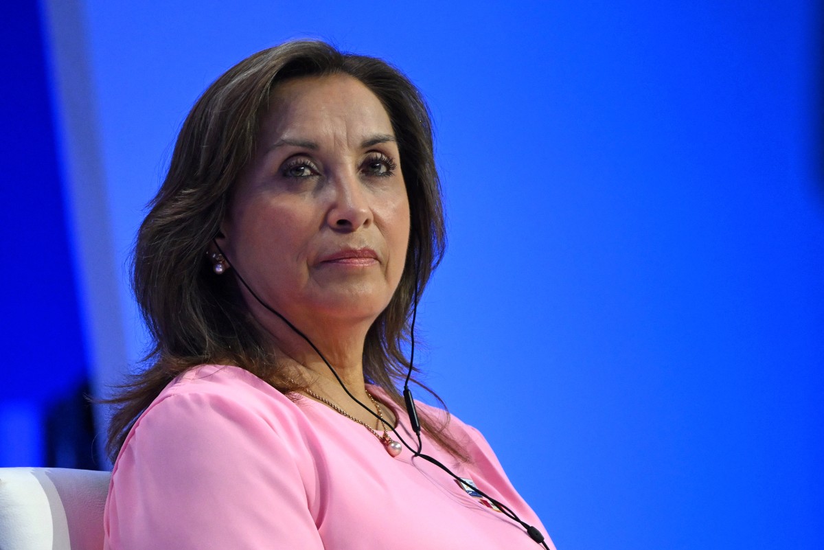 Dina Boluarte sustituyó a los seis ministros peruanos que renunciaron por el “Rolexgate”