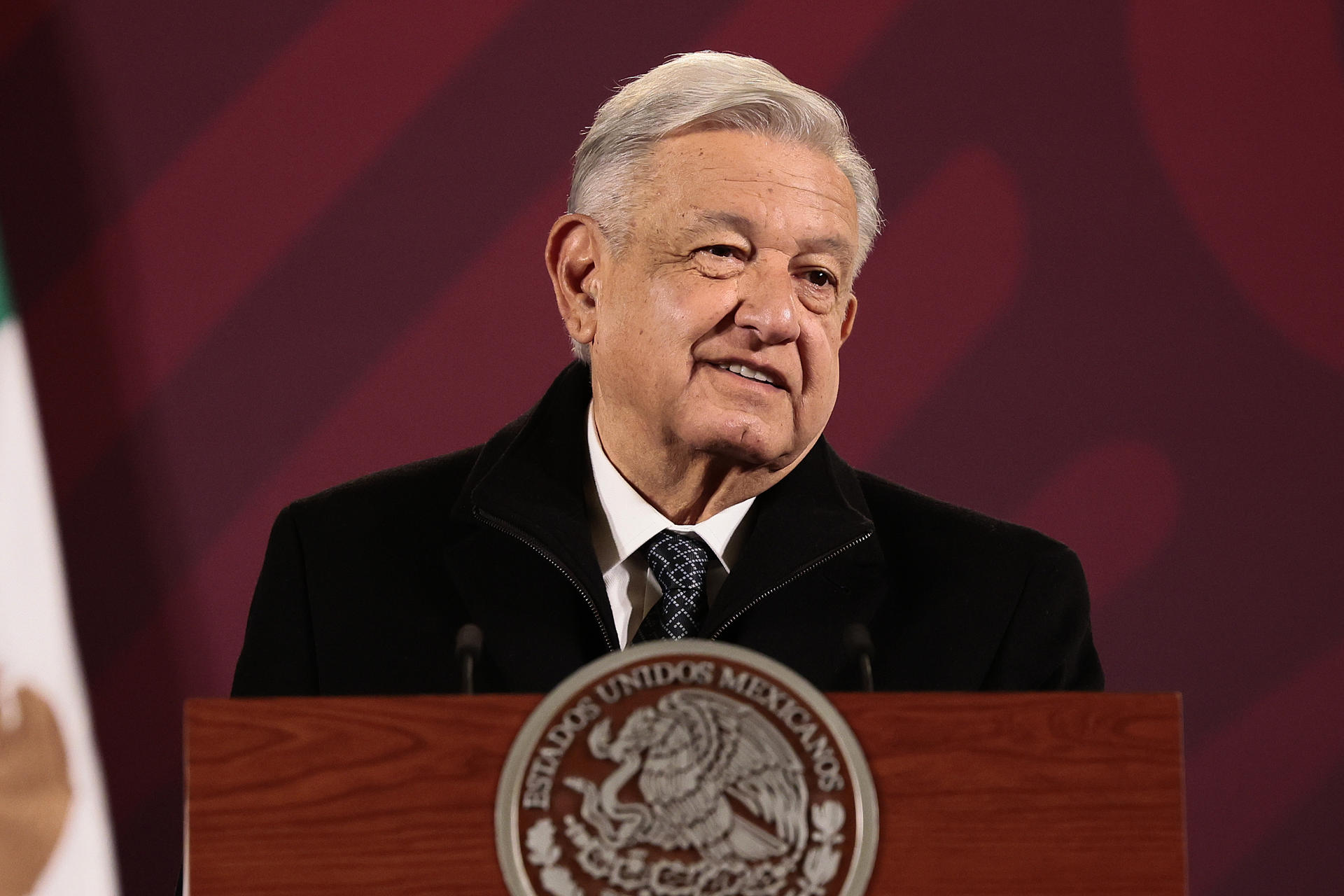 Desmienten que López Obrador haya estado presente en funeral de la madre de “El Chapo” Guzmán