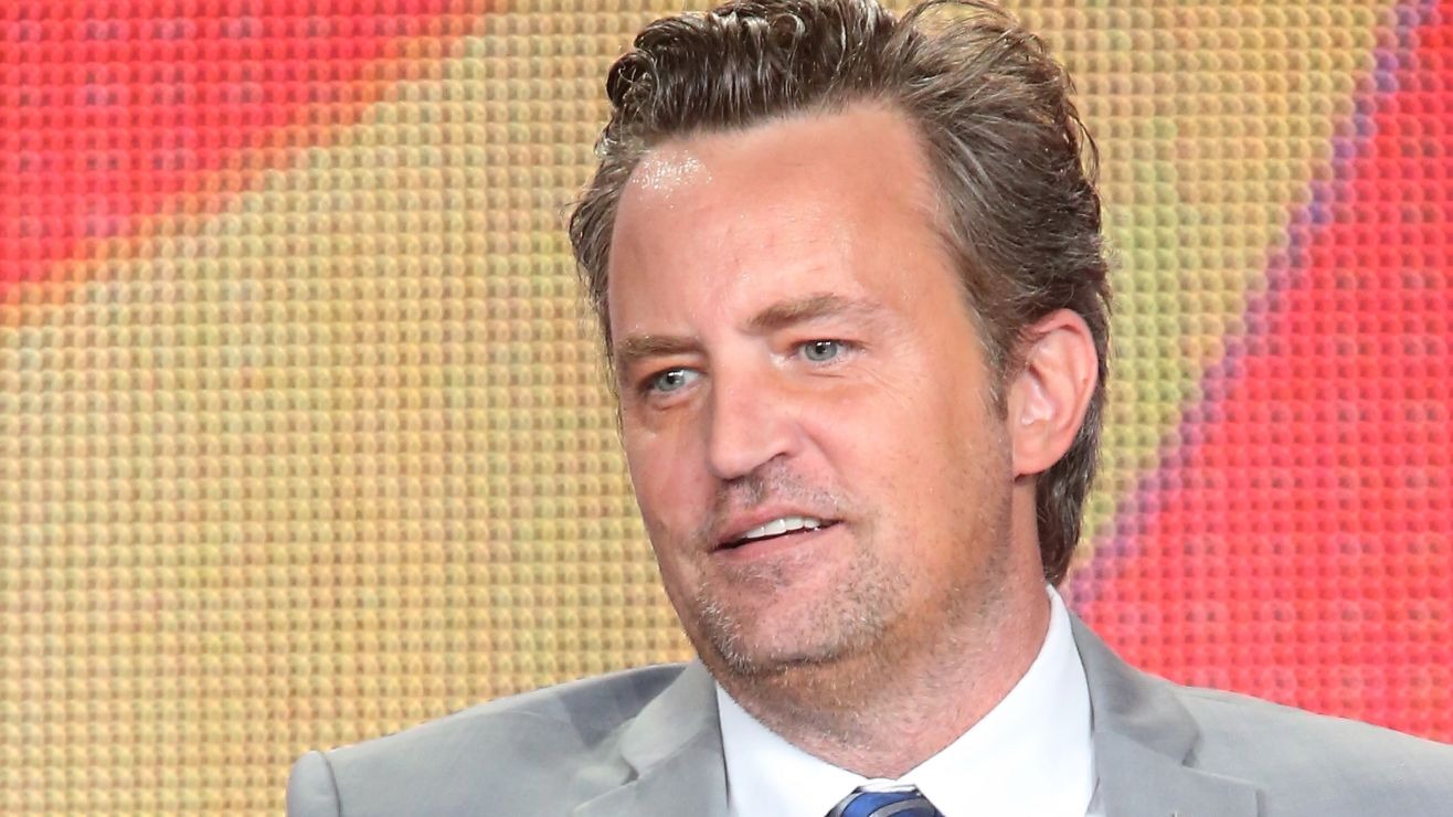 Matthew Perry “nunca estuvo limpió”: contactaba a jóvenes por apps de citas para obtener drogas