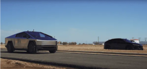 EN VIDEO: Así fue como un Tesla Cybertruck humilló a un Lamborghini en una carrera de resistencia