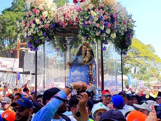 Así transcurre el recorrido de la Divina Pastora por Barquisimeto
