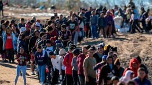 Crisis de migrantes venezolanos en Colorado: un llamado a la ayuda federal y el apoyo comunitario