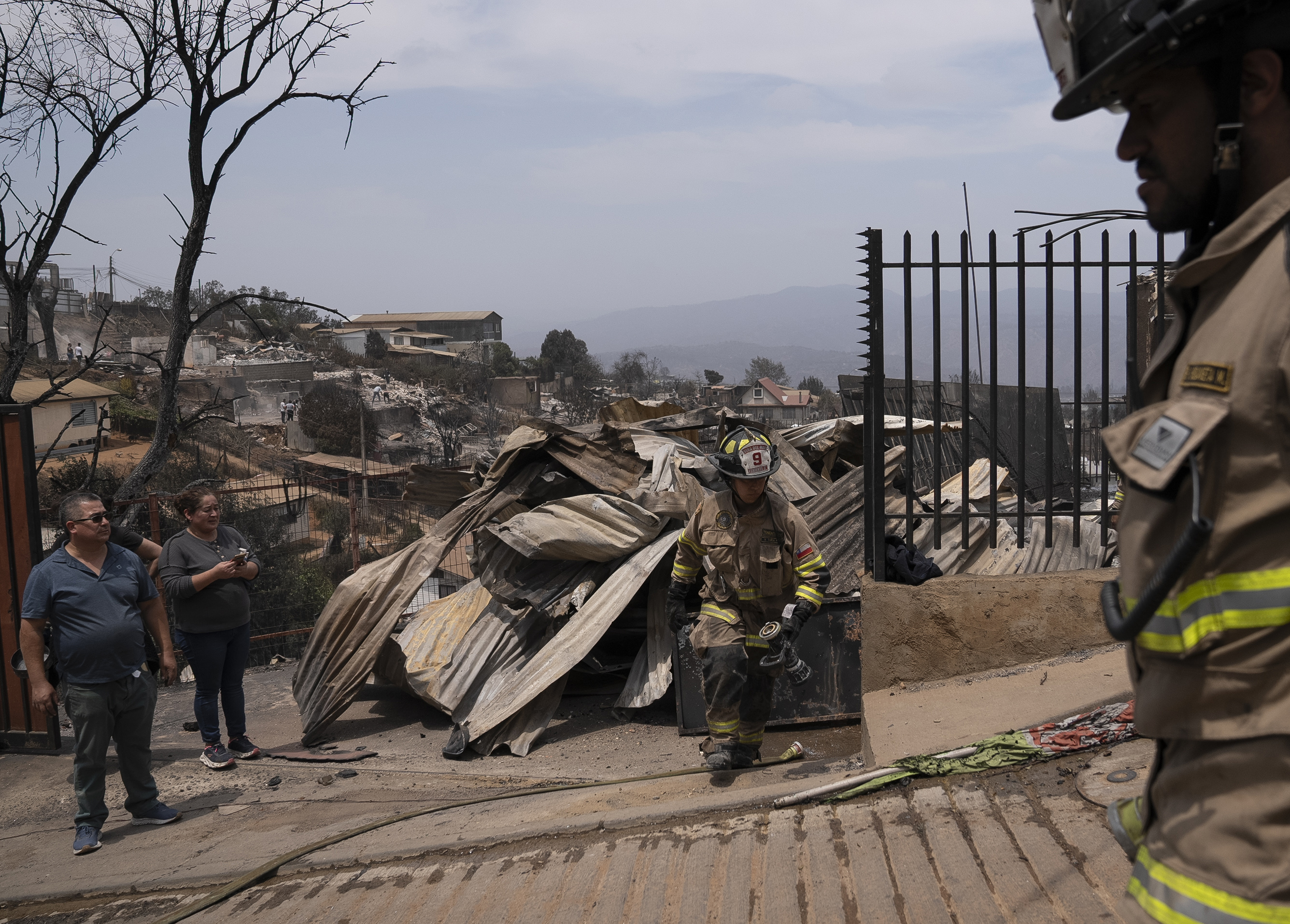 Aumentan a 122 los fallecidos en los devastadores incendios en Chile