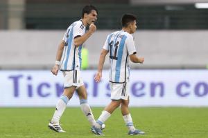 Argentina mantiene vivo el sueño olímpico tras lograr agónico empate con Paraguay