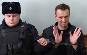 Ejecución a lo KGB: denuncian que Navalni habría sido asesinado de un golpe de puño al corazón