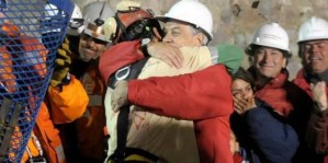 Los 33 mineros atrapados, terremotos y un tsunami: tragedias que enfrentó Piñera durante sus mandatos