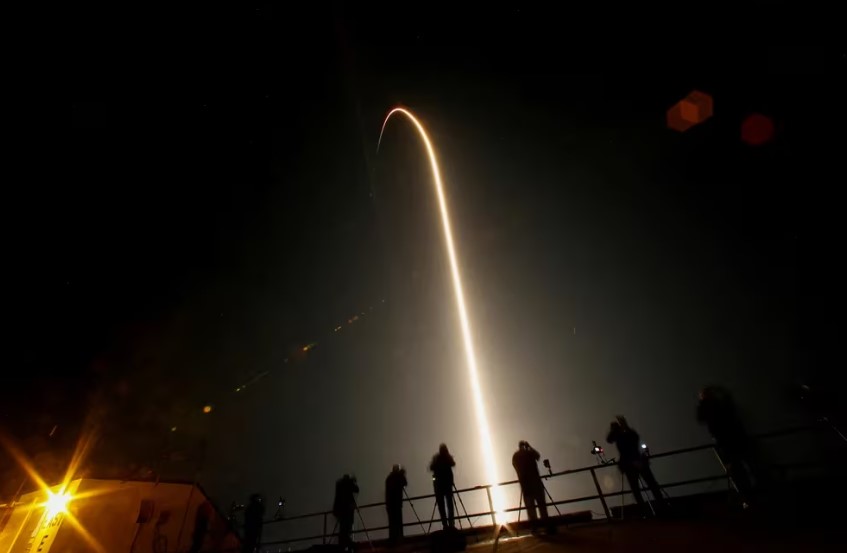 La Nasa y Space X lanzan con éxito su octava misión comercial tripulada a la EEI